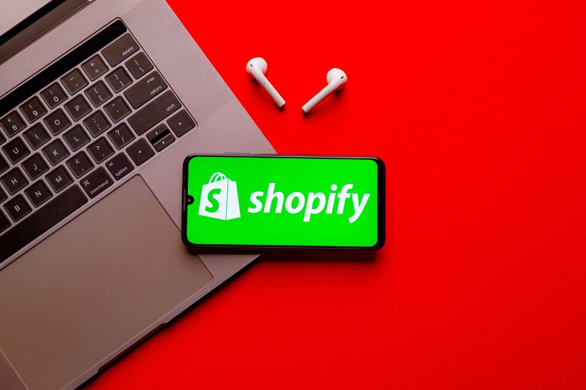 Shopify Vs WordPress: Choosing the Right E-Commerce Platform for Your Business Success
